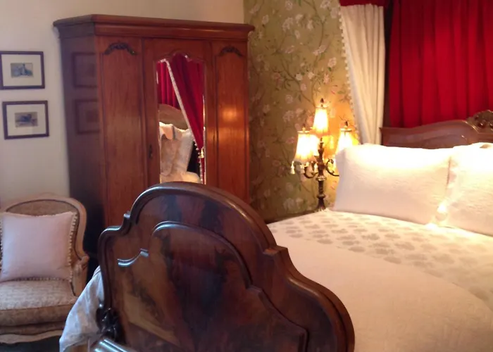 Westgate Manor