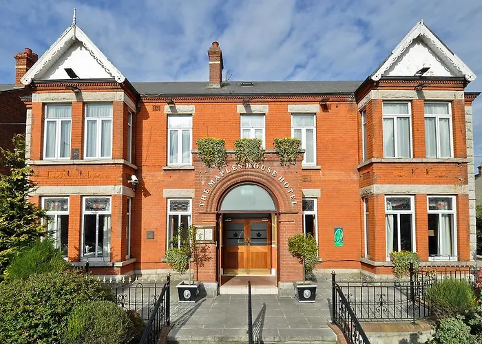 Maples House Hotel