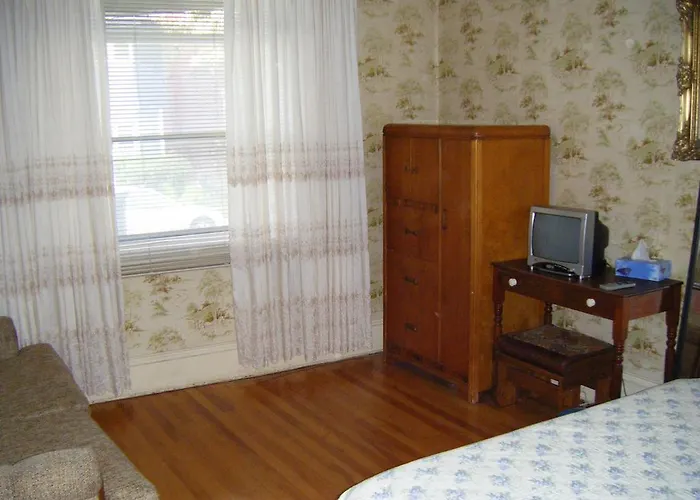 Auberge Des Arts Bed And Breakfast