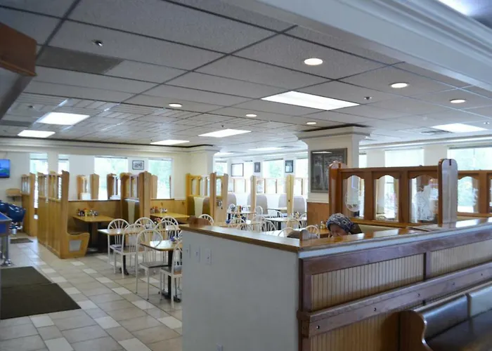 Valley Hotel & 24/7 Open Cafe