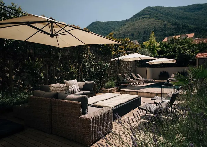 Palazzo Sbutega Bed & Breakfast Kotor
