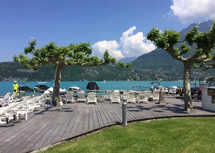 La Baie des Voiles 3 chambres 4 à 6 personnes au bord du lac plage privée Duingt