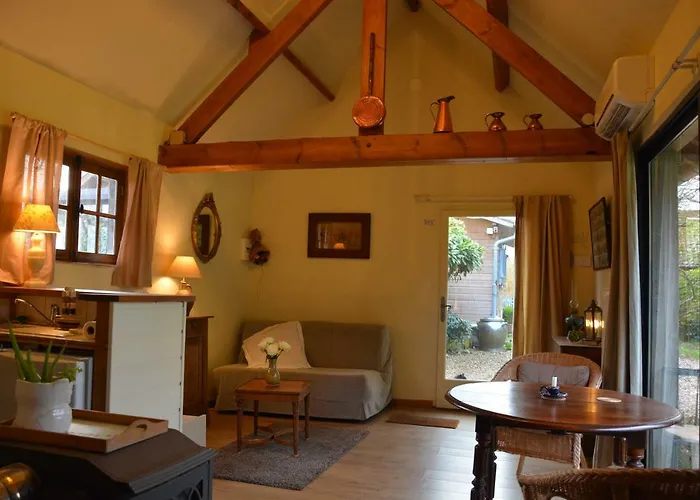 Le Jardin Sauvage Bed & Breakfast Maintenay