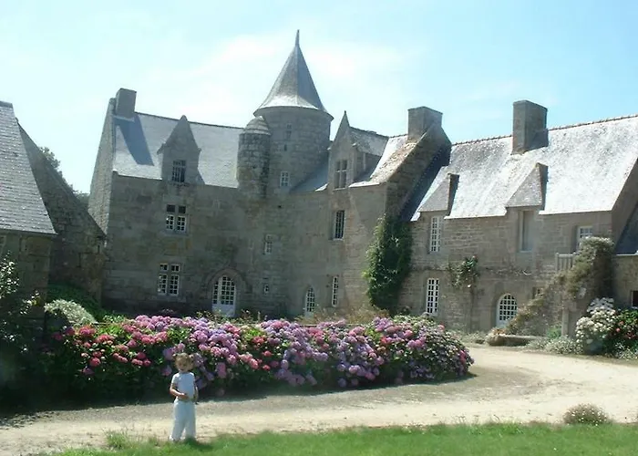Bed and Breakfast Manoir de Kerguéréon à Ploubezre