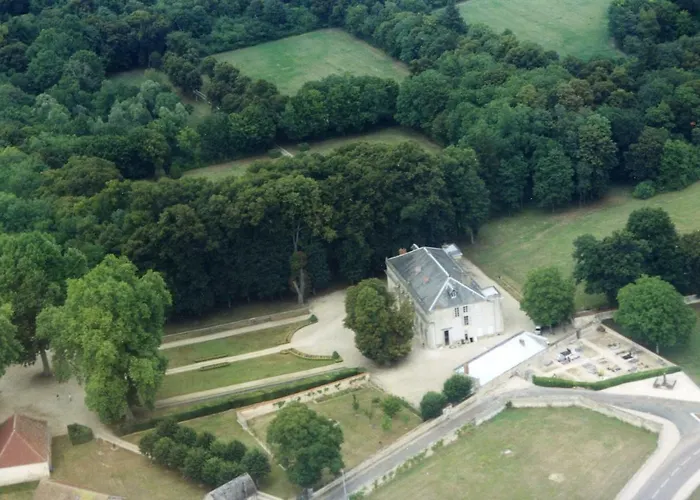 Le Chateau De Bressey & Son Orangerie