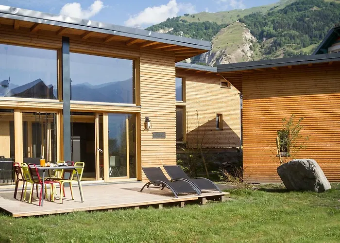 Les Lodges, by Refuges en ville