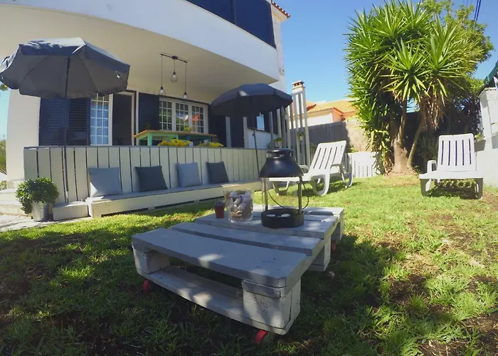 Lisbon Waves Surf Lodge Costa da Caparica