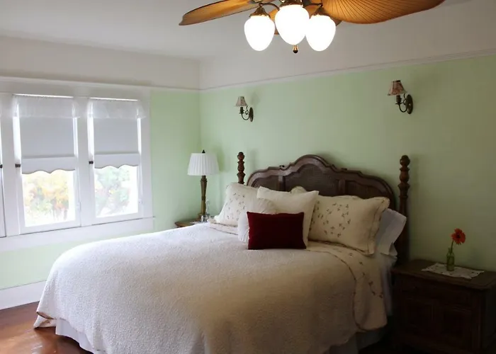 Lady Geneva Bed&Breakfast Medford