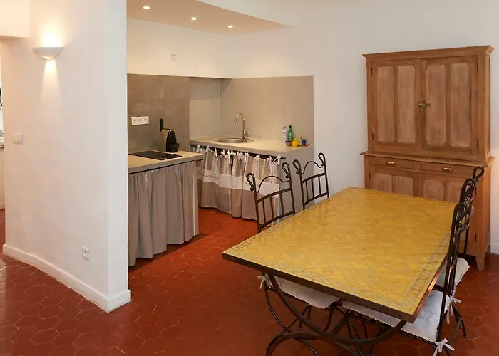 La Grande Maison De Nans