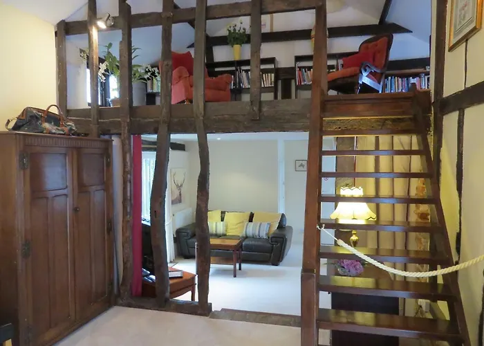 The Greyhound - Historic Former Inn Glemsford