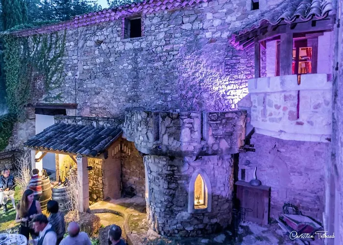 Suite Médiévale, l'Epée du Roi Artur avec escape game Servas 