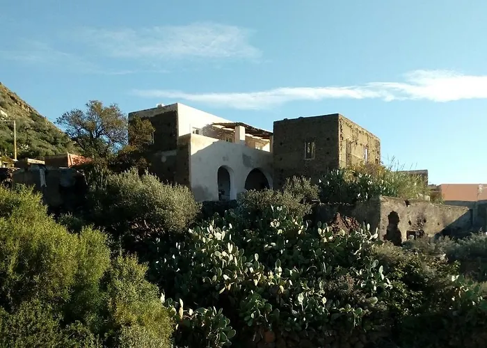 Bed and Breakfast Casa 3 Archi Alicudi