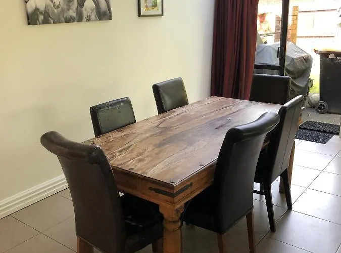 Warm On Waterloo Bed & Breakfast Palmerston North