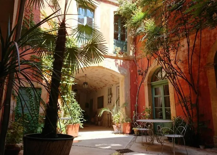 Rue Du Chateau Tarascon