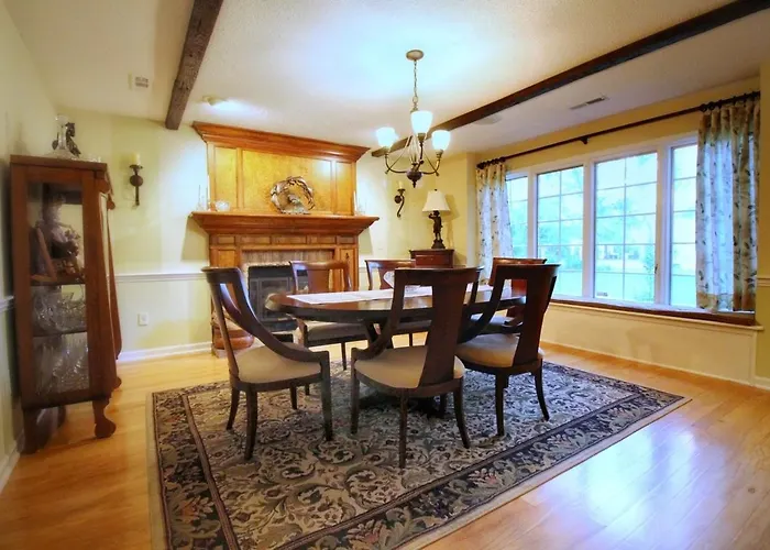 Tudor Oaks Inn Summerville
