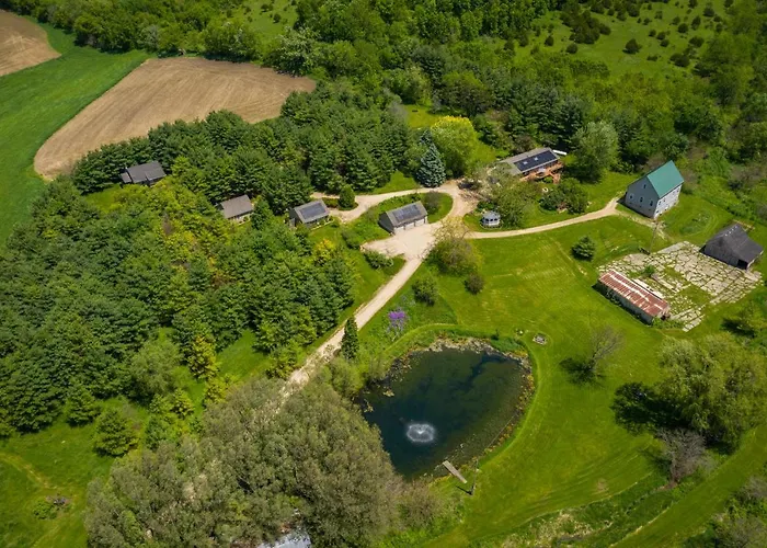 Hawk Valley Retreat & Cottages