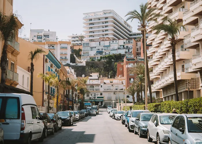 Ilustre - City-View Rooms with AC in Málaga's Old Town - Steps from Calle Larios&the Thyssen